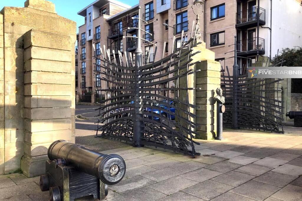 Waterfront Living In Leith With Free Parking! Apartment Edinburgh Exterior photo